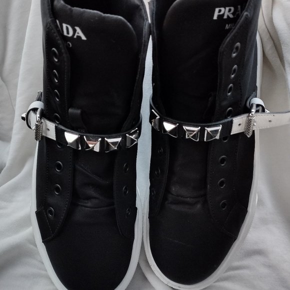 Prada studded woman's shoes - Picture 1 of 3